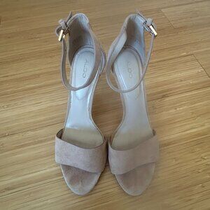 Aldo Women's Suede Beige Sandals Sz. 7/1/2